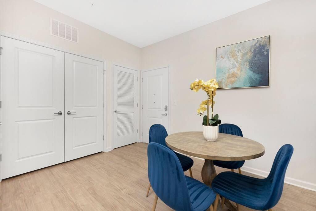 Stylish New Condo In Concord Exteriör bild