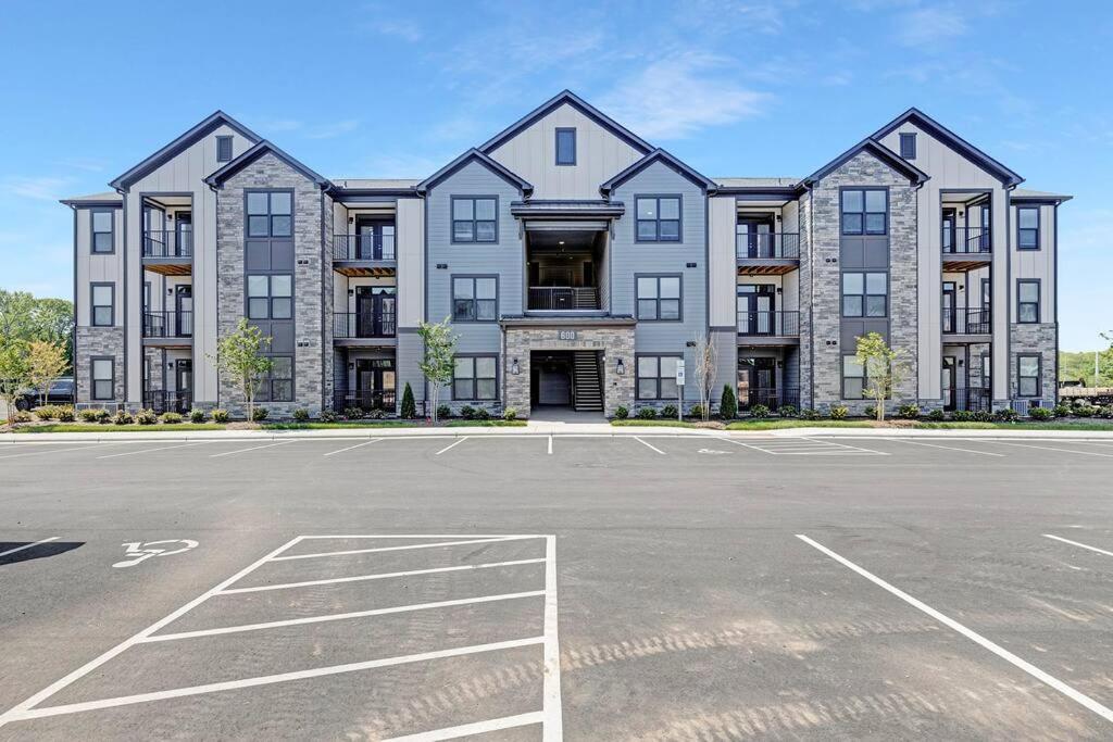 Stylish New Condo In Concord Exteriör bild