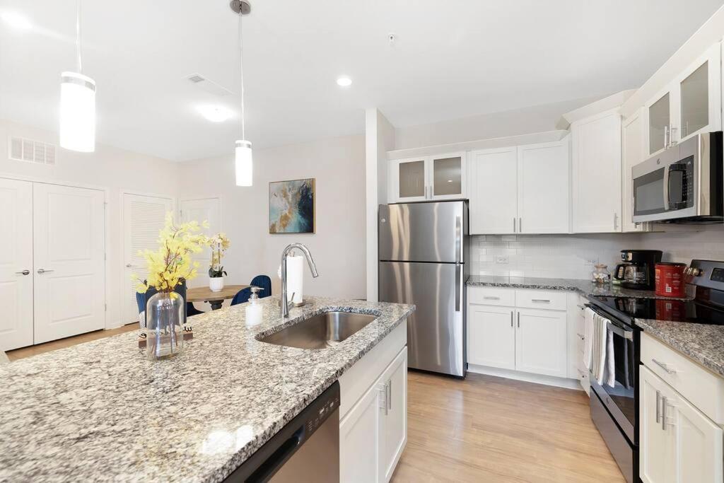 Stylish New Condo In Concord Exteriör bild
