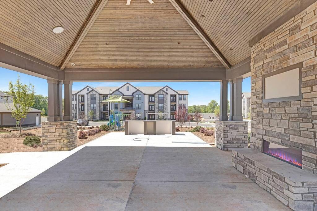 Stylish New Condo In Concord Exteriör bild