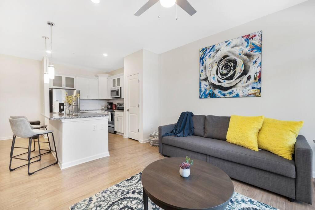Stylish New Condo In Concord Exteriör bild