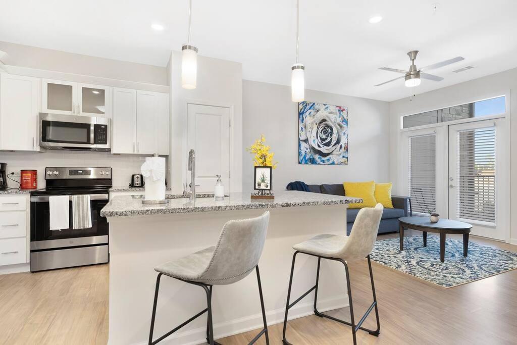 Stylish New Condo In Concord Exteriör bild