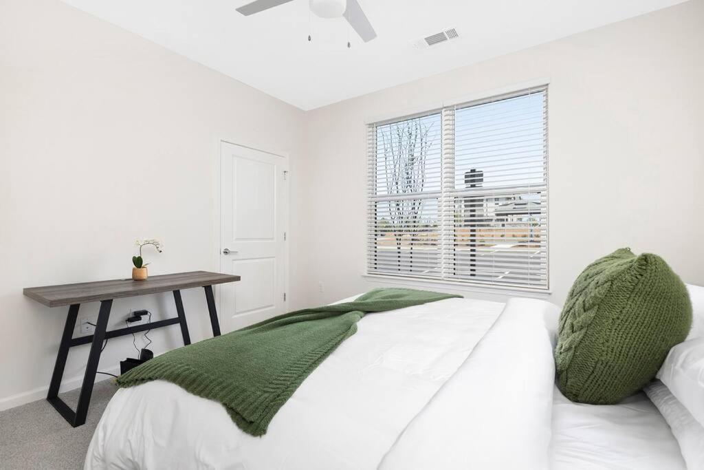 Stylish New Condo In Concord Exteriör bild