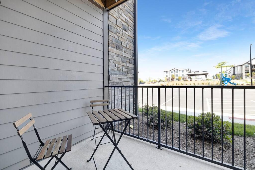 Stylish New Condo In Concord Exteriör bild