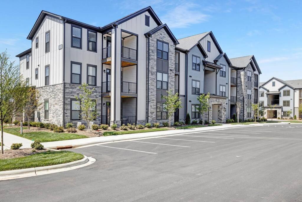Stylish New Condo In Concord Exteriör bild